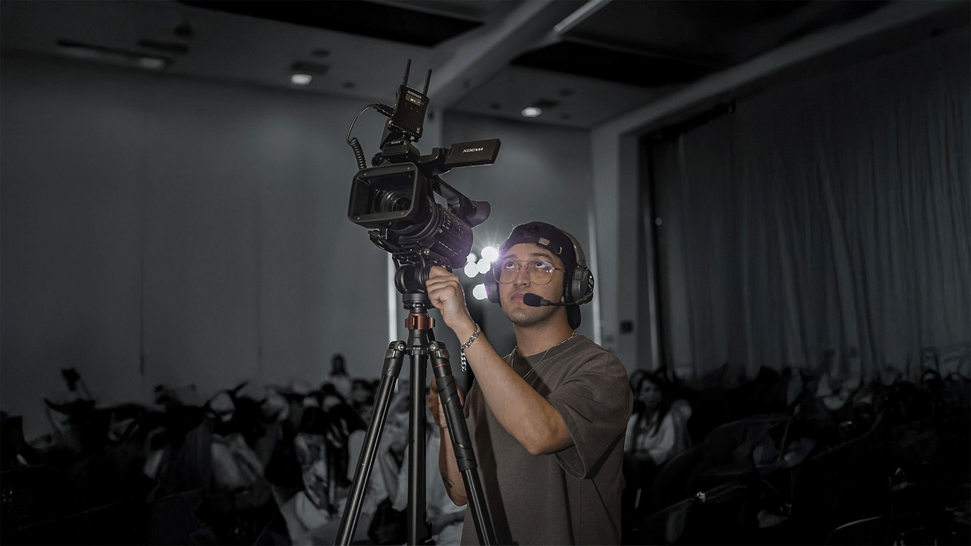Kaervi - Filmmaker profesional y Motion Designer especializado en producción audiovisual y edición de video